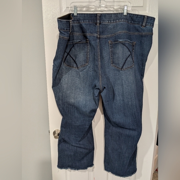 Lane Bryant Dark Wash Bootcut Raw Hemline Denim Jeans in Size 28 Regular - Picture 6 of 14